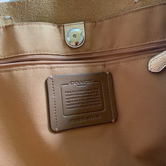 Coach - Picture 4 of 5